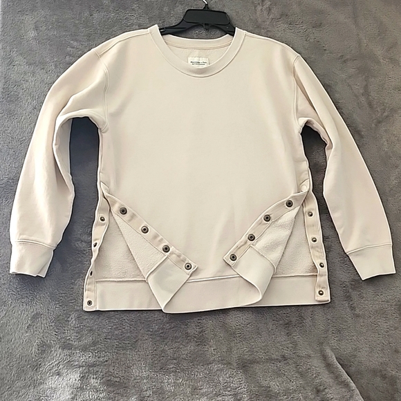 Abercrombie & Fitch Soft Collection fleece Pullover with side snaps. Size S - Picture 2 of 6